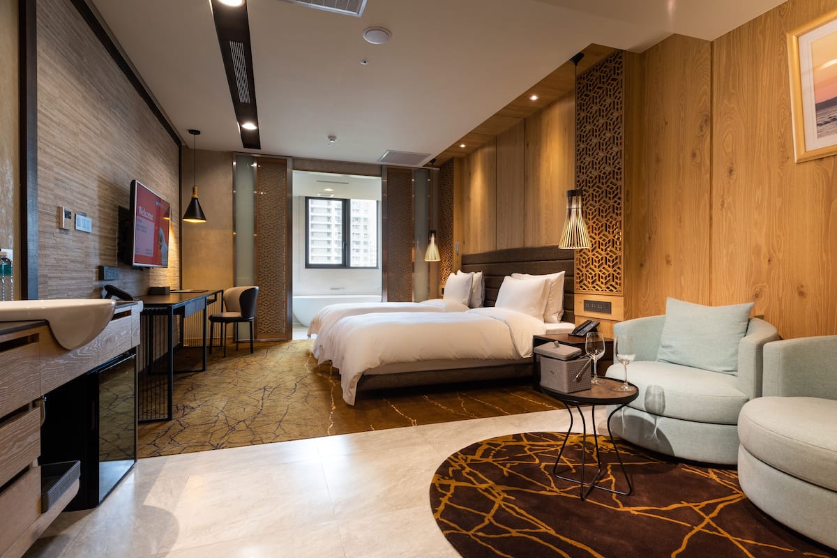 comfort twin room, 2 single beds | 1 bedroom, in-room safe, desk, blackout curtains