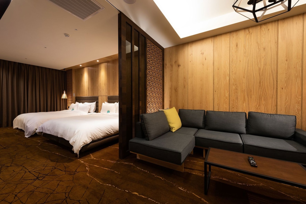 In-room safe, desk, blackout drapes, soundproofing