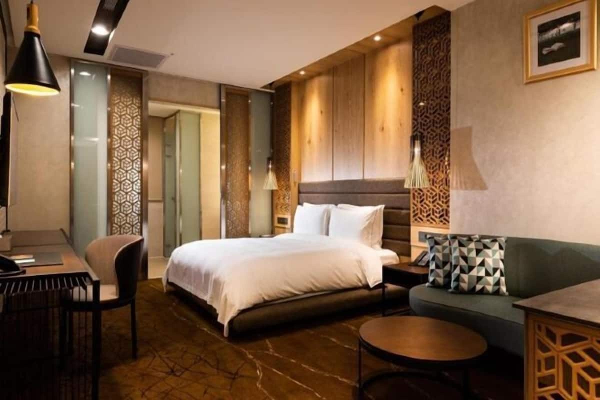 1 bedroom, in-room safe, desk, blackout curtains
