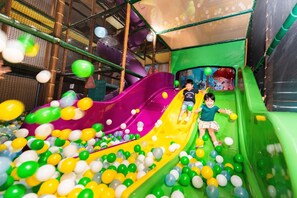 Children's play area - indoor - Hotel Château Anping (Tainan)