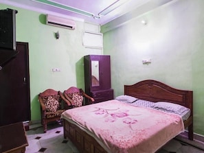 Rollaway beds, free wired Internet
