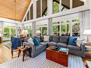 Smart TV, fireplace - Wooded Seclusion,Quick Access to Highly Acclaimed Hiking, and the Club. (Lake Toxaway)