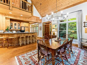 Dining - Wooded Seclusion,Quick Access to Highly Acclaimed Hiking, and the Club. (Lake Toxaway)