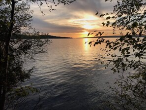 Beach - Elevated View BY THE MONTH ON Lake Superior, Romantic getaway,Hiking&Waterfalls (Munising)