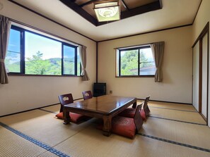 Japanese Style Room, Smoking | Desk, blackout curtains, free WiFi, bed sheets - Tourist MINOWA (Ueda)
