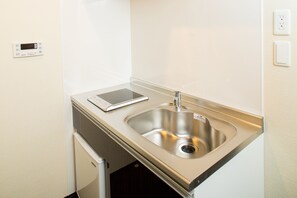 Fridge, microwave - Rinn Higashiyama Sanjo (Kyoto)