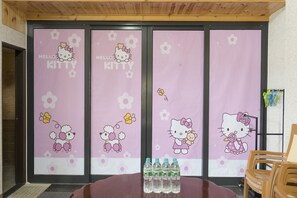 Desk, soundproofing, free wired internet, bed sheets - Urarakana B&B (Gongguan)