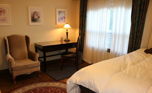 1 bedroom, desk, free WiFi, bed sheets