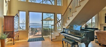 'Casa d'Amore': Extravagant Lakefront Villa!