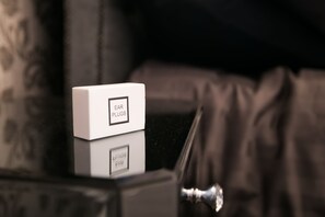 Hair dryer, towels, soap, shampoo - Number 10 The Abbey - Castle Acre Apartment  (Norwich)