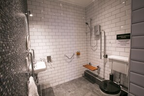 Hair dryer, towels, soap, shampoo - Number 10 The Abbey - Castle Acre Apartment  (Norwich)