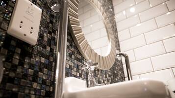 Hårføner, håndklær, såpe og sjampo