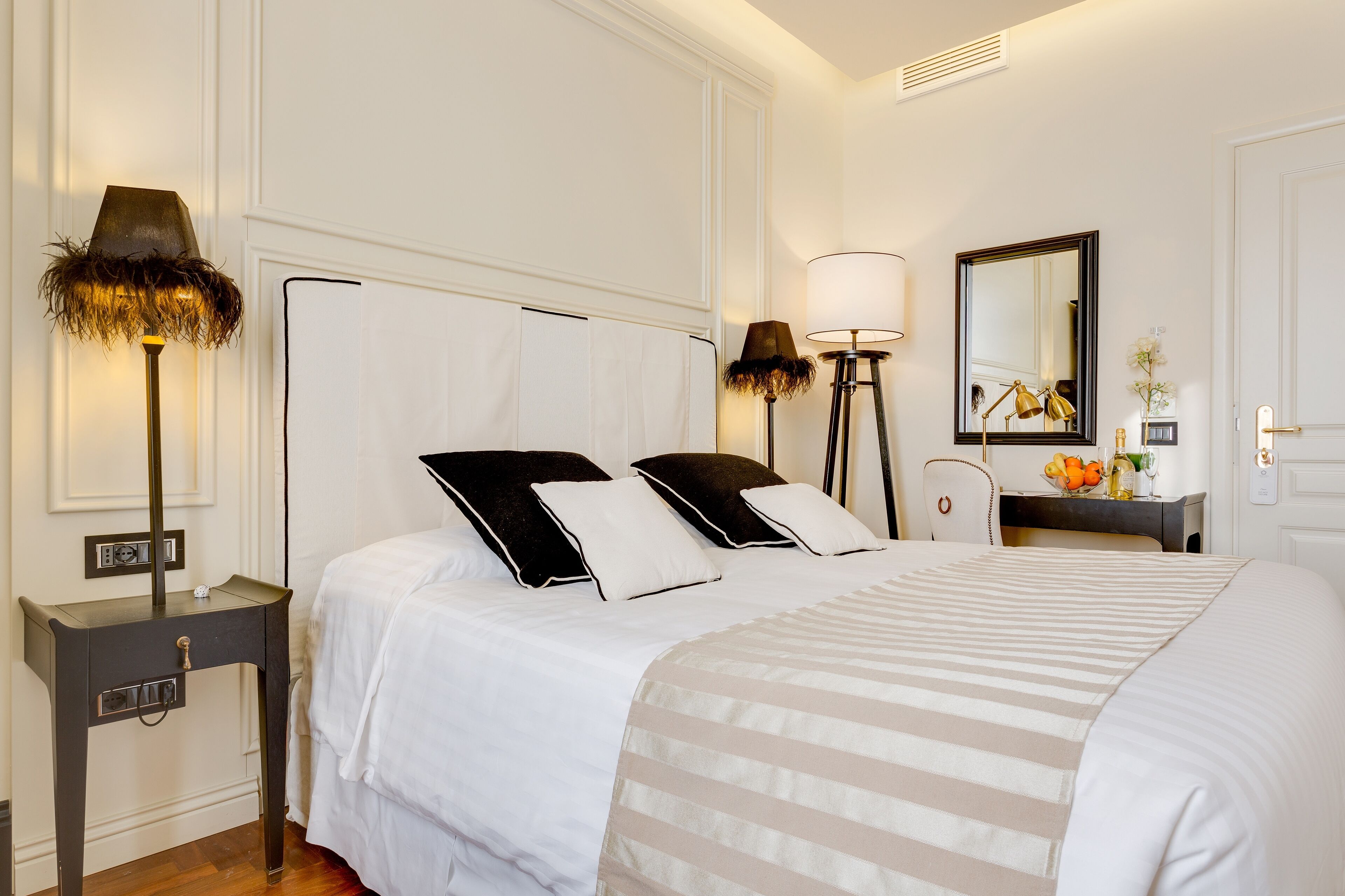 1 bedroom, in-room safe, iron/ironing board, free WiFi