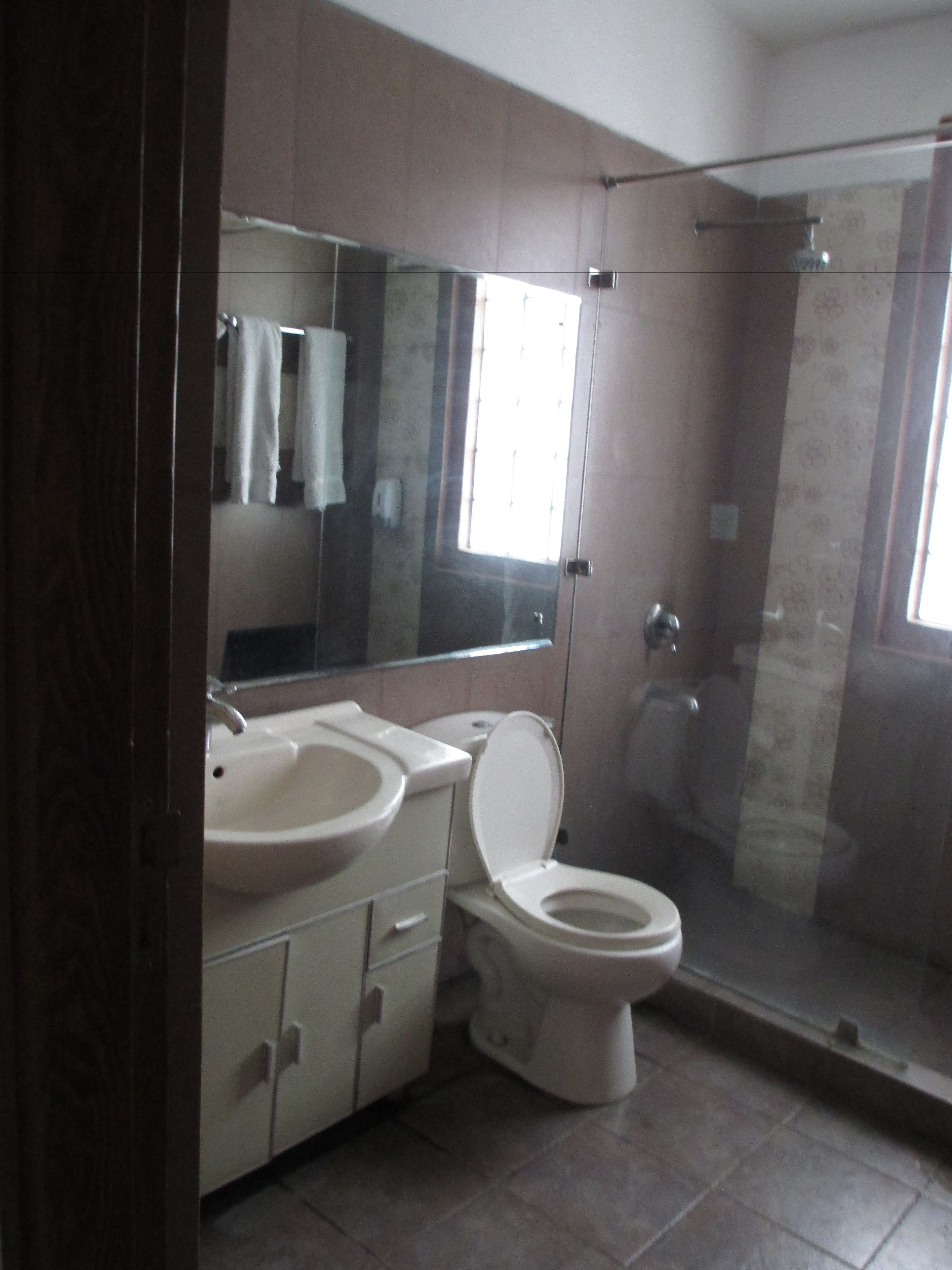 Standard Double Room | Bathroom | Shower, free toiletries, towels