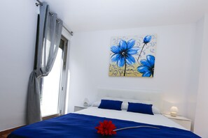 4 bedrooms, iron/ironing board, free WiFi, bed sheets