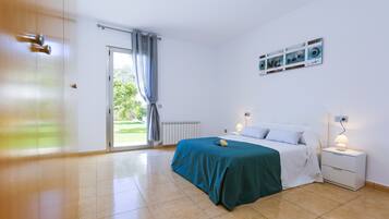 4 dormitorios, tabla de planchar con plancha, wifi gratis y ropa de cama
