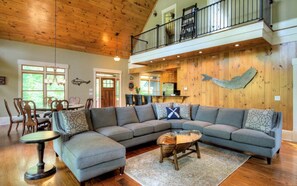 TV connectée, cheminée, jeux vidéo, lecteur de DVD