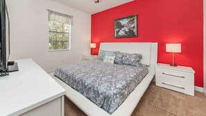 8 slaapkamers, een strijkplank/strijkijzer, gratis wifi, beddengoed