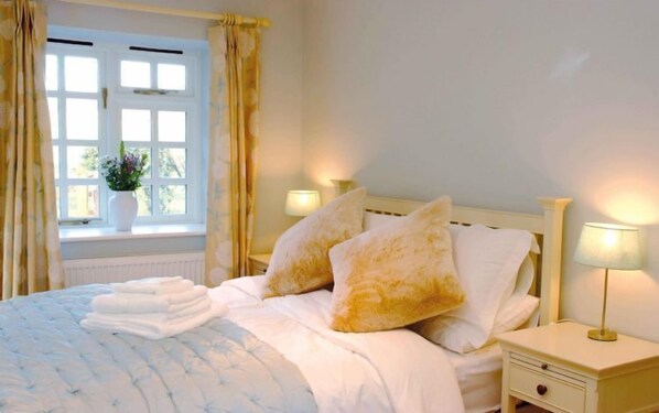 2 bedrooms, Internet, bed sheets - Rubens Barn - a cottage that sleeps 4 guests in 2 bedrooms (Chichester)