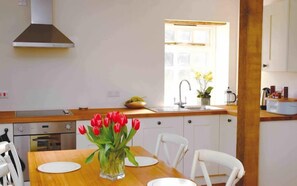 Fridge, microwave, dishwasher, toaster - Rubens Barn - a cottage that sleeps 4 guests in 2 bedrooms (Chichester)