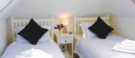 2 bedrooms, internet, bed sheets