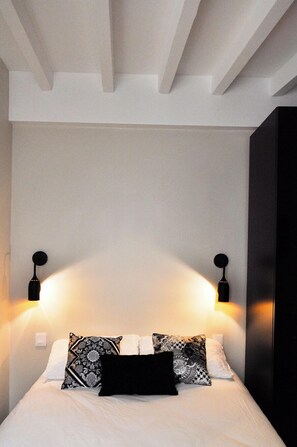 1 chambre, fer et planche à repasser, accès Internet, draps fournis