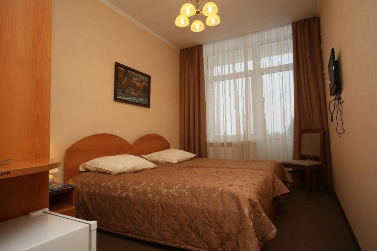 Premium bedding, desk, free WiFi