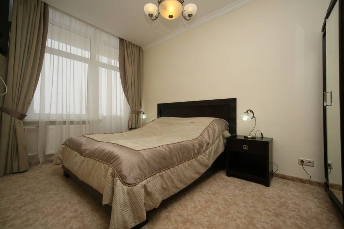 Premium bedding, desk, free WiFi
