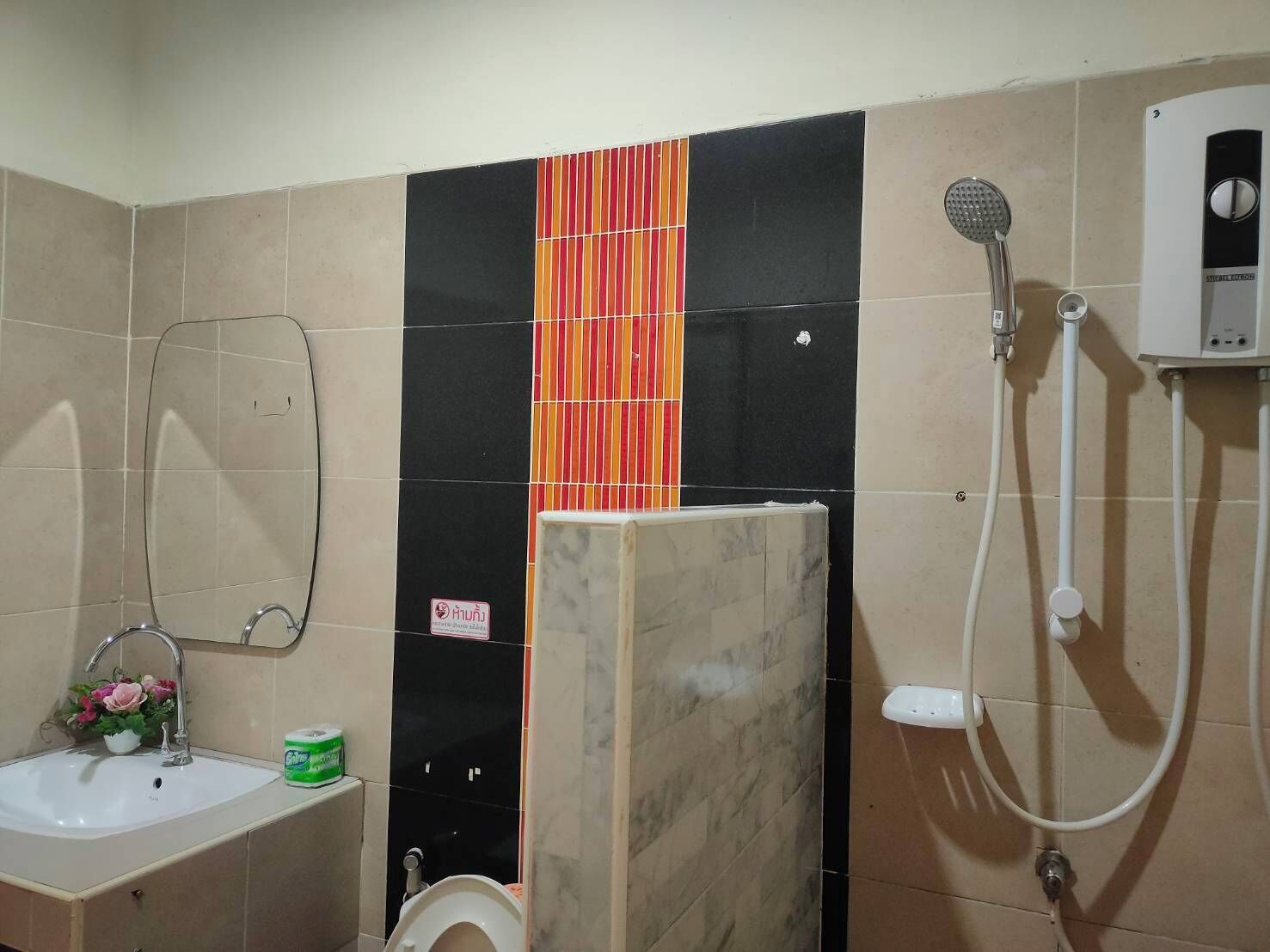 superior double room | bathroom | shower, free toiletries, towels