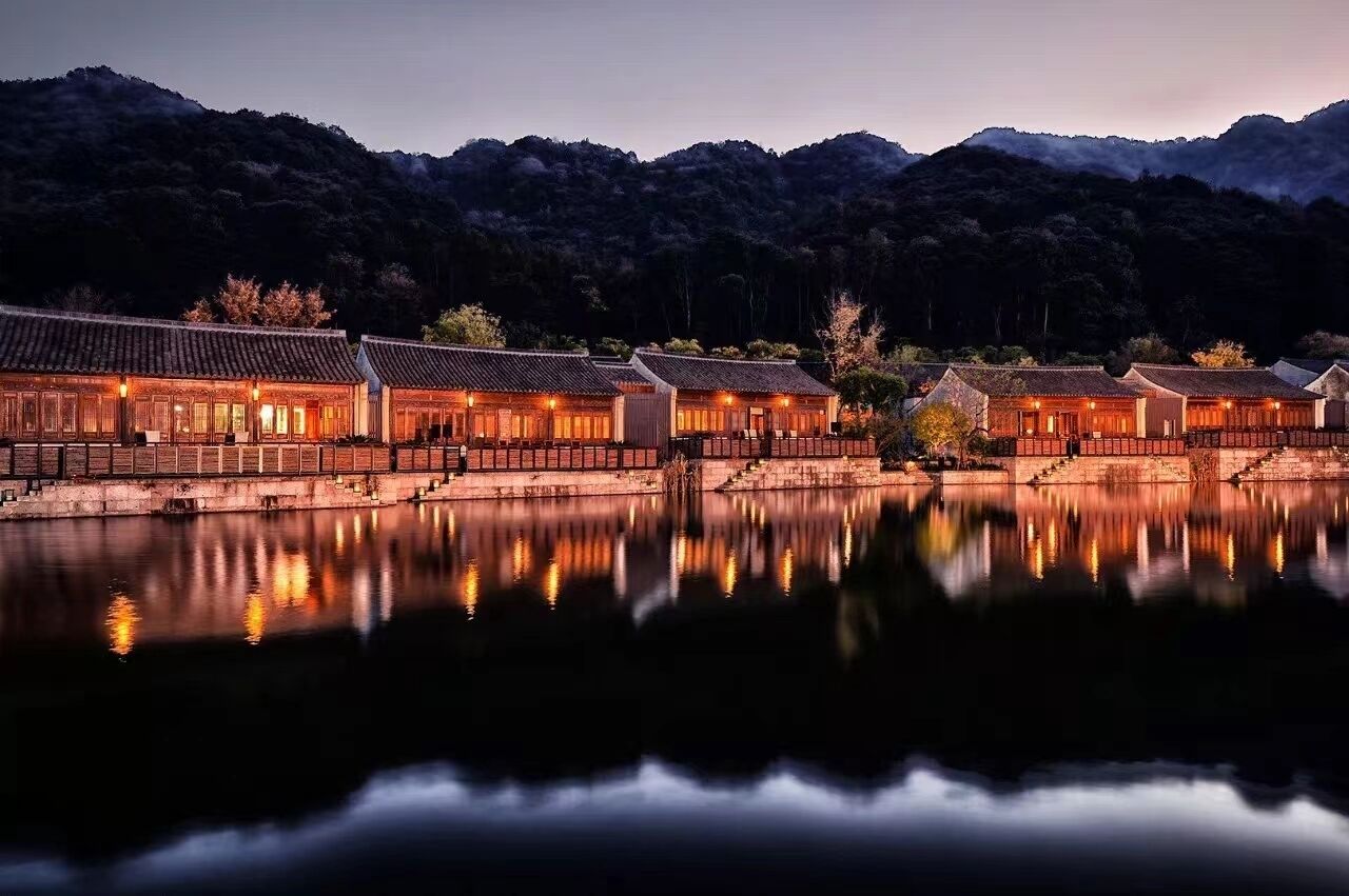 兰亭阁大床房 | 迷你吧、客房内保险箱、特色装修、办公桌