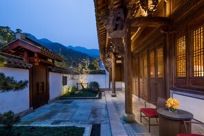 迷你吧、客房内保险箱、特色装修、办公桌