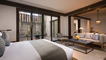 Pusen Room | Minibar, in-room safe, individually decorated, desk