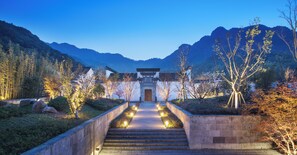 Vista frontal de la propiedad