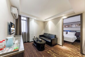 Minibar, desk, blackout curtains, soundproofing - Fuhao Hotel (Guangzhou)