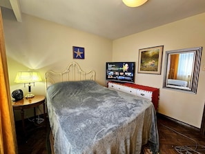 1 bedroom, desk, iron/ironing board, free WiFi