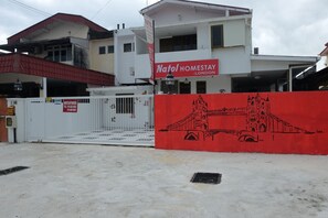 Front of property - OYO HOME 90260 Natol Homestay London (Kuching)