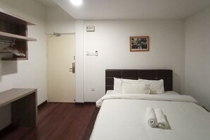 Room, Private Bathroom | Individually decorated, individually furnished, desk, laptop workspace - OYO HOME 90260 Natol Homestay London (Kuching)