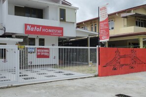Exterior - OYO HOME 90260 Natol Homestay London (Kuching)