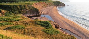 Cliff Waters Cottage, Private oceanfront secluded relaxation, Pleasant Bay, NS
