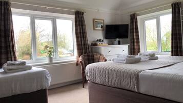 Seprai premium dan dilengkapi dengan perabotan berbeda-beda