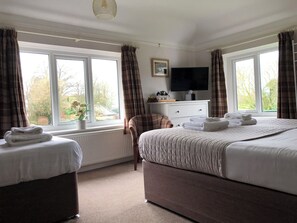 Premium bedding, individually furnished, iron/ironing board, free WiFi - Burton Lodge Guest House and Spa (Driffield)