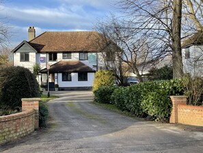 Property entrance - Burton Lodge Guest House and Spa (Driffield)