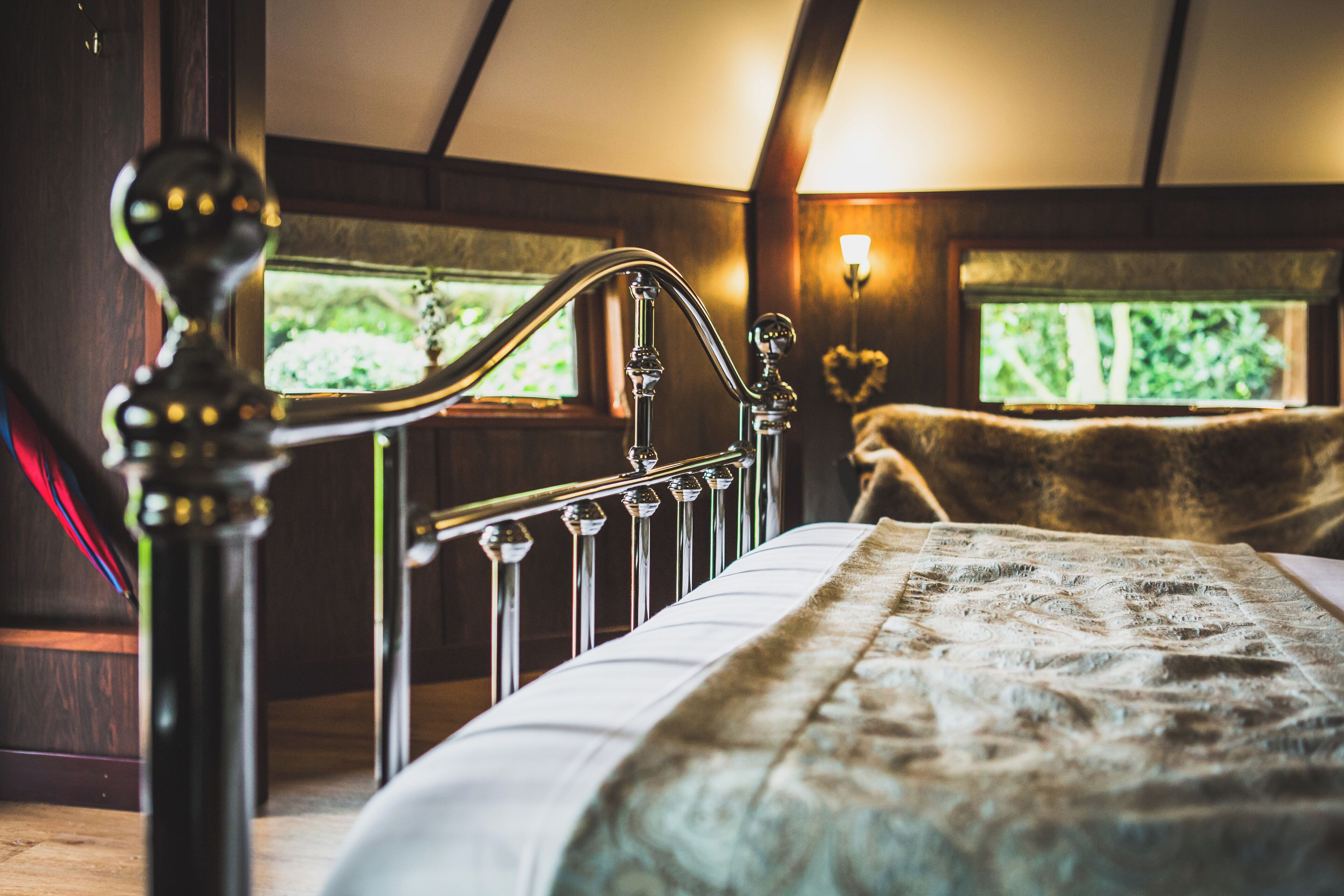 Ropa de cama de alta calidad y muebles diferentes 