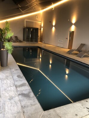 Indoor pool, open 8:00 AM to 8:00 PM, sun loungers - Burton Lodge Guest House and Spa (Driffield)
