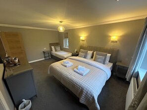 Family Room | Premium bedding, individually furnished, iron/ironing board, free WiFi - Burton Lodge Guest House and Spa (Driffield)