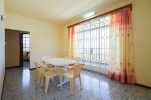 Apartment, 2 Bedrooms | In-room dining