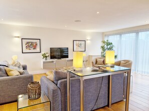 Interior - A family house that sleeps 4 guests  in 2 bedrooms (Chichester)