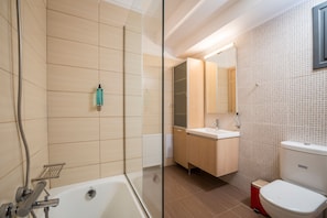 Bathroom - Aequor Luxury Apartments (Chania)