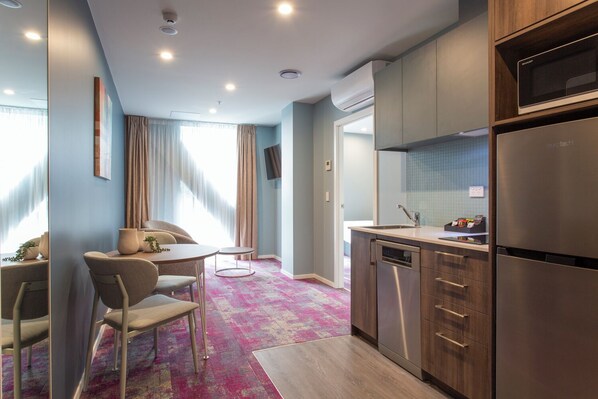 Télévision à écran plat de 40 pouces avec chaînes par satellite