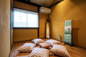 Deluxe Suite | 1 bedroom, iron/ironing board, free WiFi, bed sheets